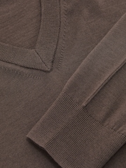 Reiss Ridge Brown Earlsfield Merino Wool V-Neck Jumper - Image 6 of 6