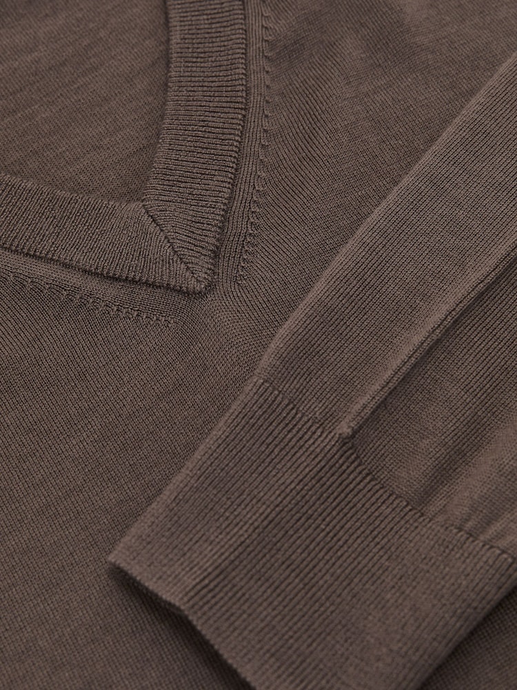 Reiss Ridge Brown Earlsfield Merino Wool V-Neck Jumper - Image 6 of 6