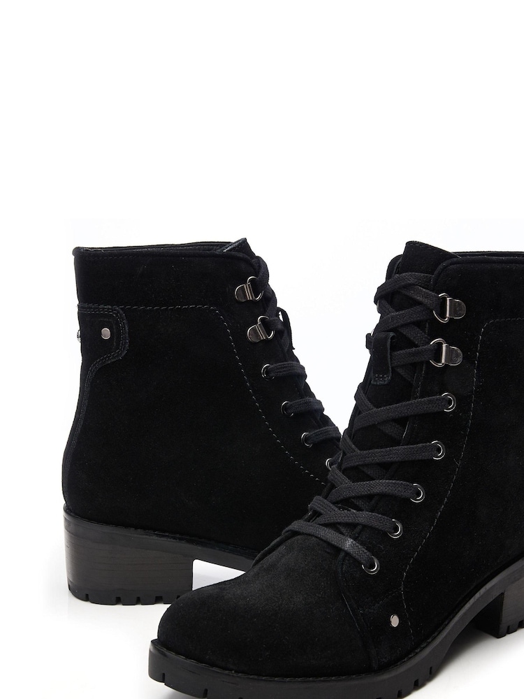 Moda in Pelle Batilda Cleated Lace up Hiker Black Boots - Image 4 of 4