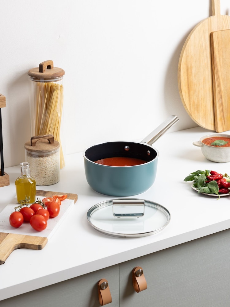 Smeg Emerald Green 20cm Saucepan - Image 1 of 5 Smeg Emerald Green 20cm Saucepan - Image 1 of 5