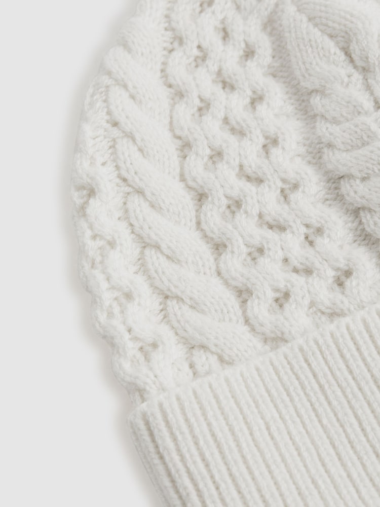 Reiss Ecru Heath Junior Knitted Scarf and Beanie Hat Set - Image 5 of 5