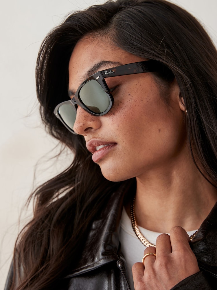 Ray-Ban Wayfarer Sunglasses - Image 16 of 16