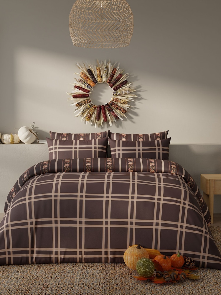 Vantona Chocolate Halloween Stripe Pumpkin Duvet Cover and Pillowcase Set - Image 2 of 5 Vantona Chocolate Halloween Stripe Pumpkin Duvet Cover and Pillowcase Set - Image 2 of 5