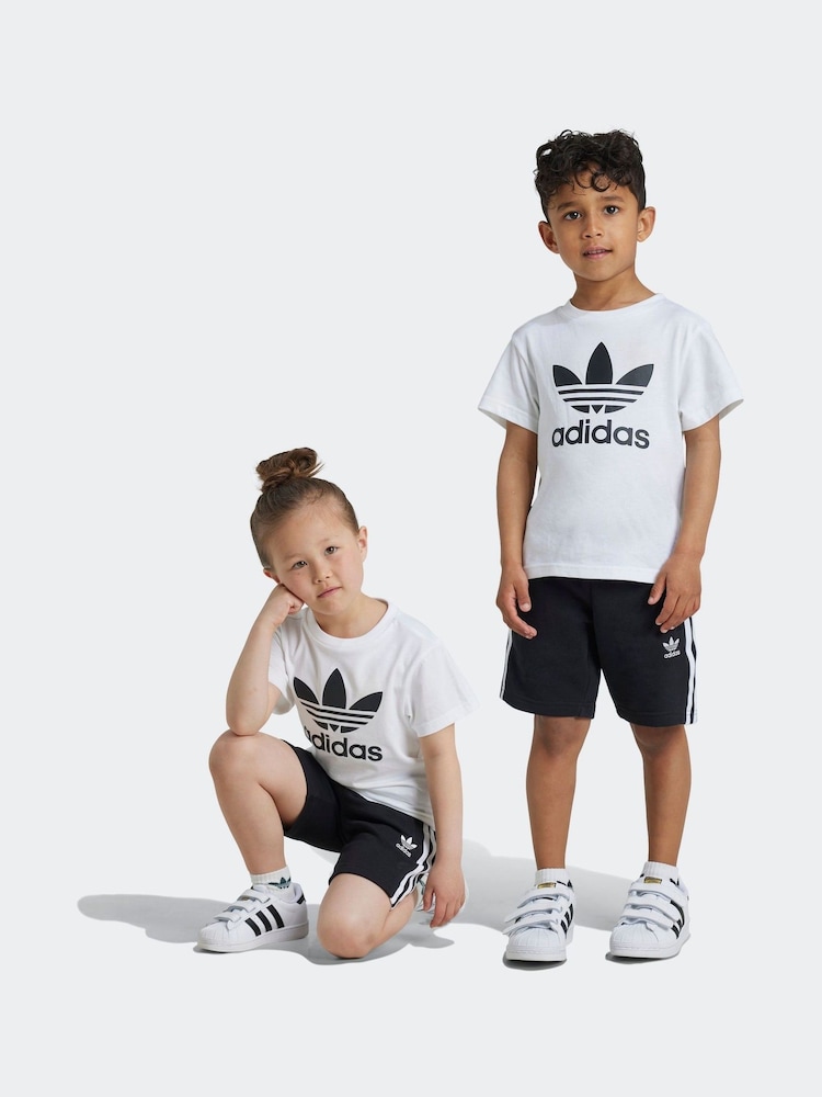 طقم من شورت وتيشرت Adicolor من Adidas Originals - صورة 1 من 5