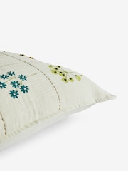 Coussin Betty brodé à fleurs 100% coton - Image 5 of 5