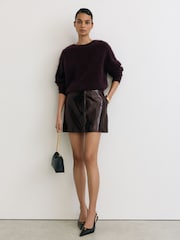 تنورة قصيرة جلد بنقشة جلد التمساح من تشكيلة Cora من Reiss - صورة 3 من 6