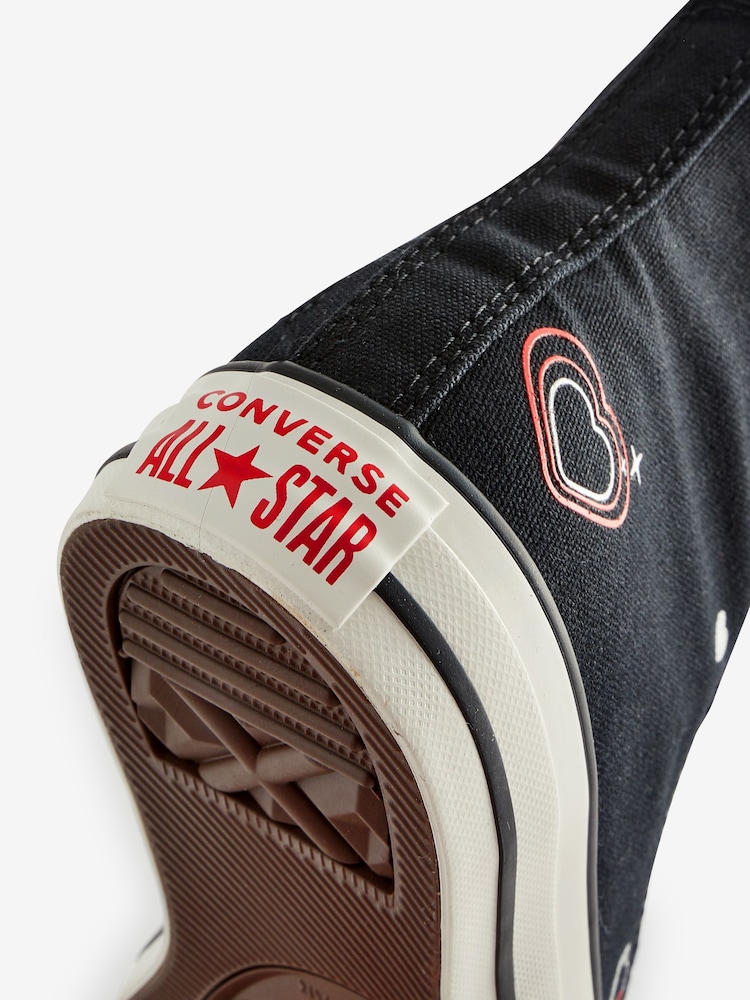 Schwarz - Converse Chuck Taylor Turnschuhe mit Herzmotiven - Bild 7 von 7 Schwarz - Converse Chuck Taylor Turnschuhe mit Herzmotiven - Bild 7 von 7