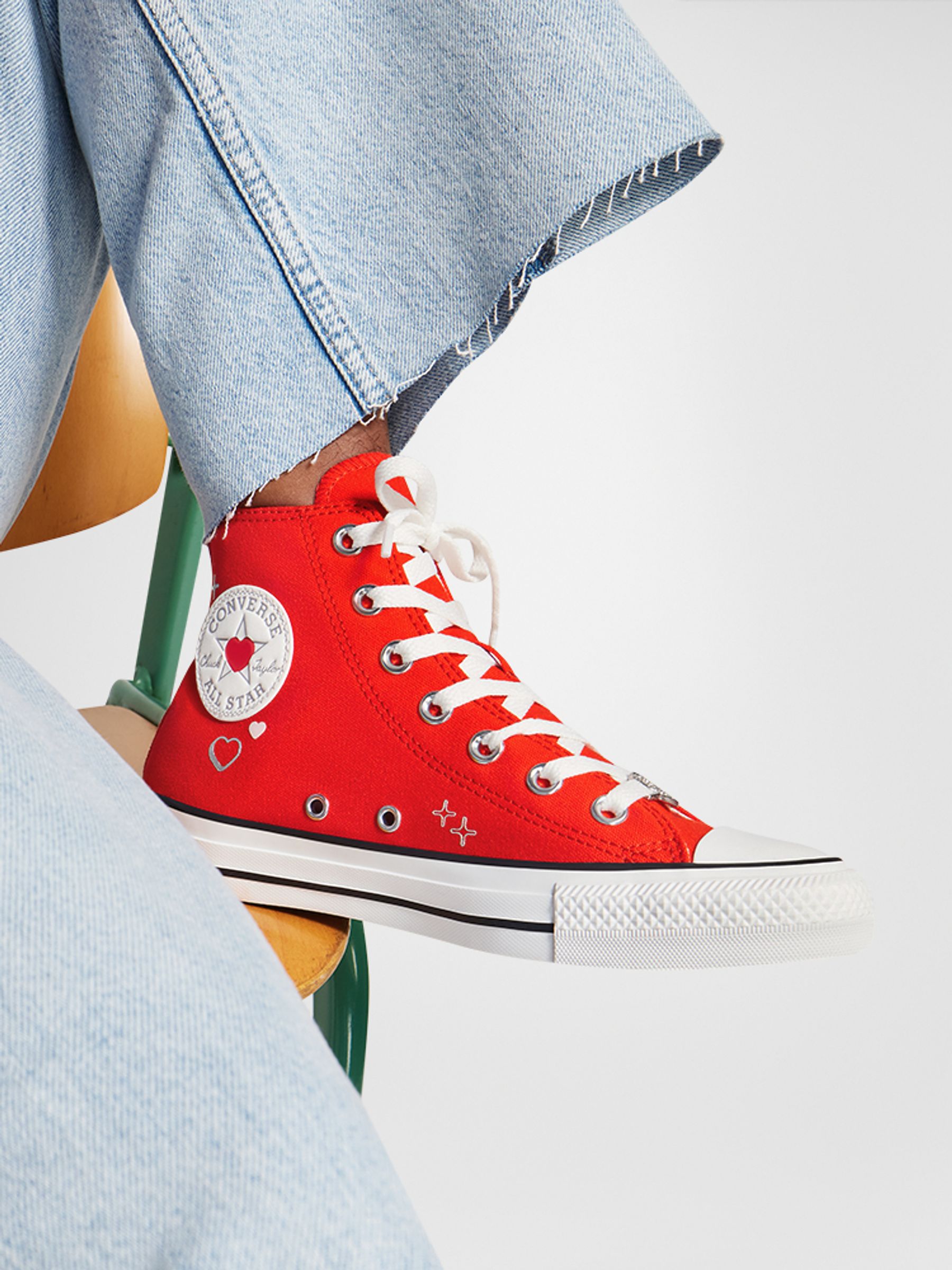 Converse with red heart outlet