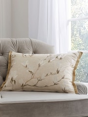 وسادة مستطيلة ماجنوليا Grove من Laura Ashley - صورة 1 من 2