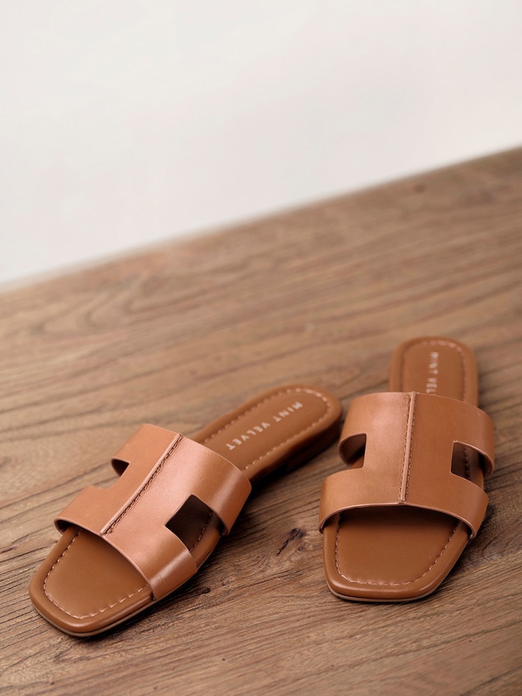 Mint Velvet Brown Mint Velvet Meave Tan Cutout Brown Sliders - Image 2 of 4 Mint Velvet Brown Mint Velvet Meave Tan Cutout Brown Sliders - Image 2 of 4