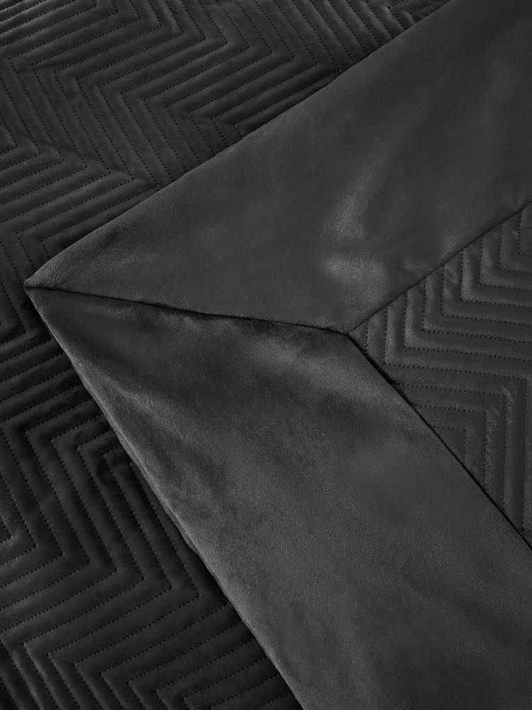 Black Madison Quilted Bedspread - Image 2 of 3