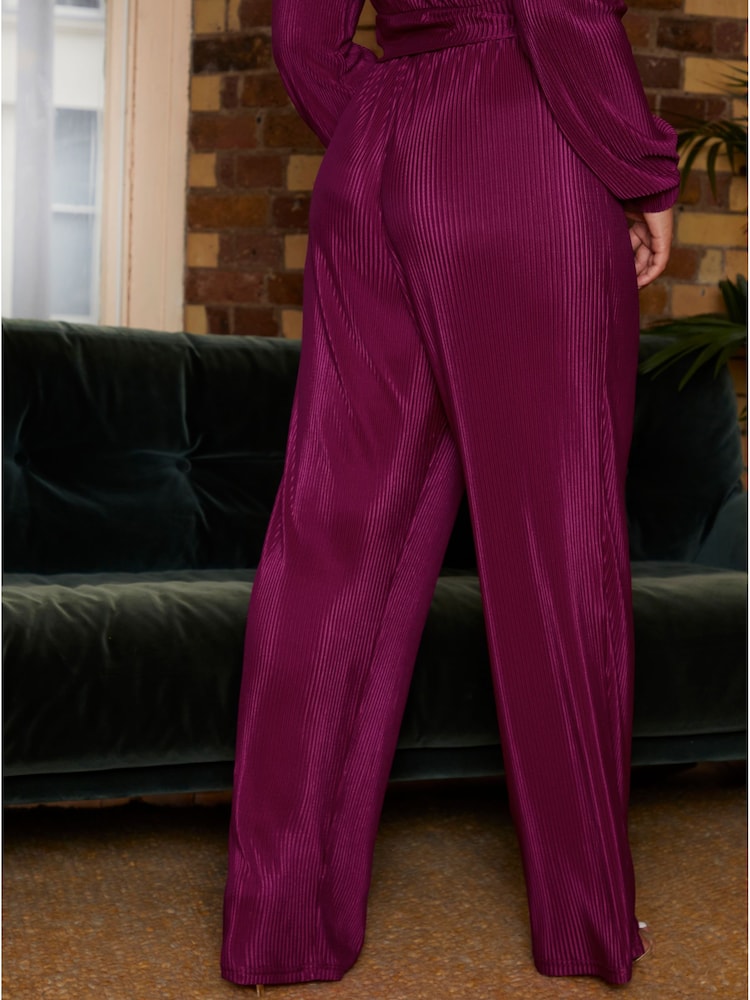 Burgunderrot - Chi Chi London Plissierte Hose mit weitem Bein und elastischem Bund - Bild 2 von 4 Burgunderrot - Chi Chi London Plissierte Hose mit weitem Bein und elastischem Bund - Bild 2 von 4