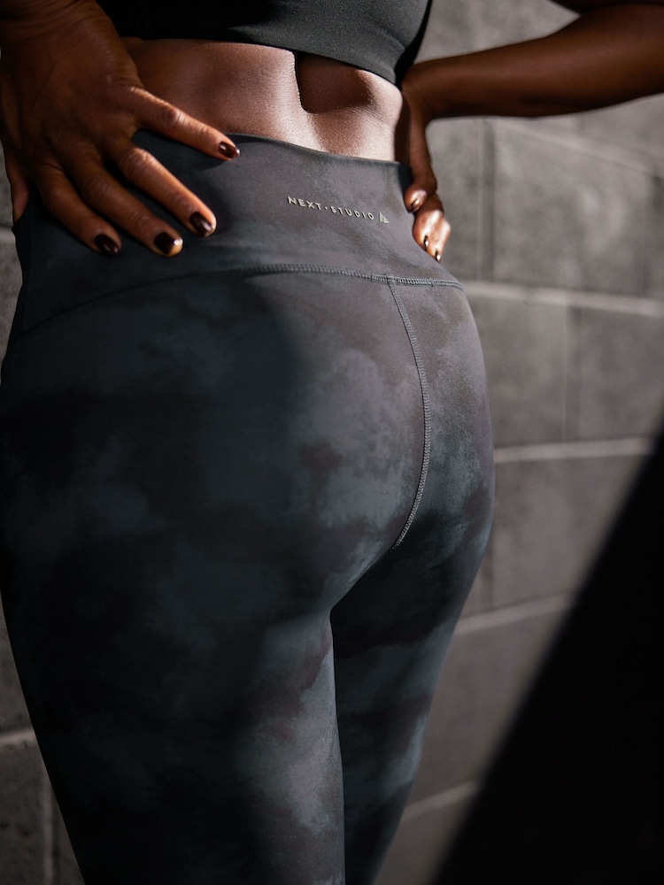 Bleu marine imprimé tie-dye - Leggings sculptants pleine longueur Active Sports à taille haute et contrôle du ventre - Image 4 of 6