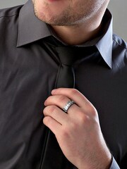 Beaverbrooks Mens Titanium Ring - Image 2 of 4