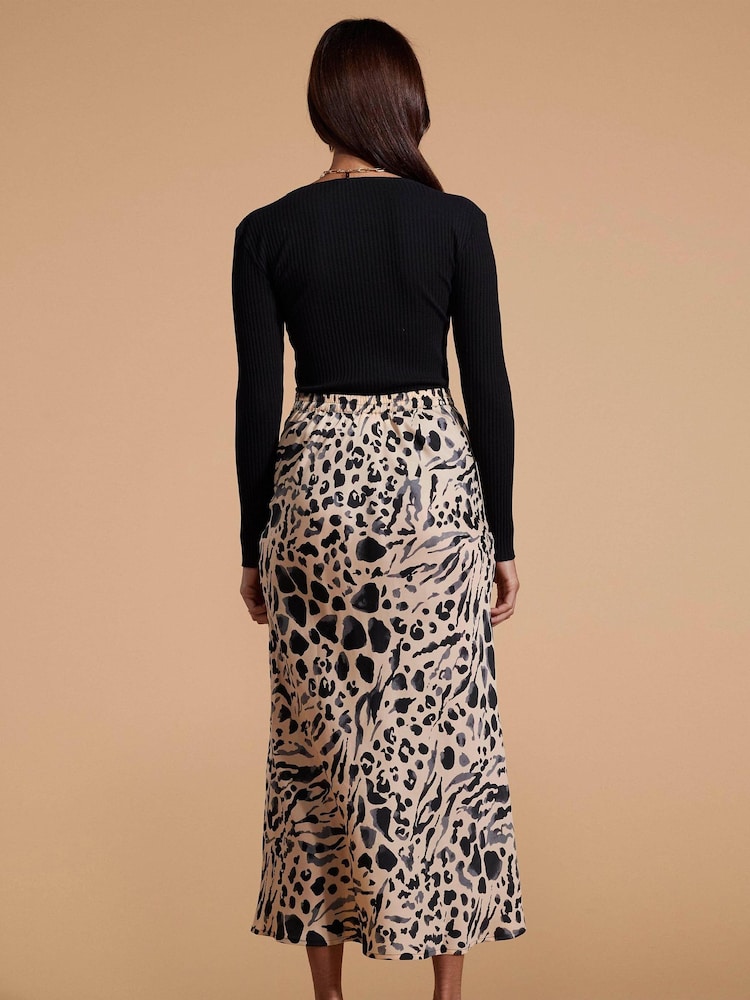 Packast leopard - Srednje dolga satenasta krila z leopardjim vzorcem Dancing Renzo - Slika 2 iz 4 Packast leopard - Srednje dolga satenasta krila z leopardjim vzorcem Dancing Renzo - Slika 2 iz 4