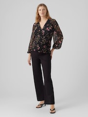 Pantalones de pernera recta premamá cómodos con cinturilla por encima de la barriga de VERO MODA - Imagen 3 de 4