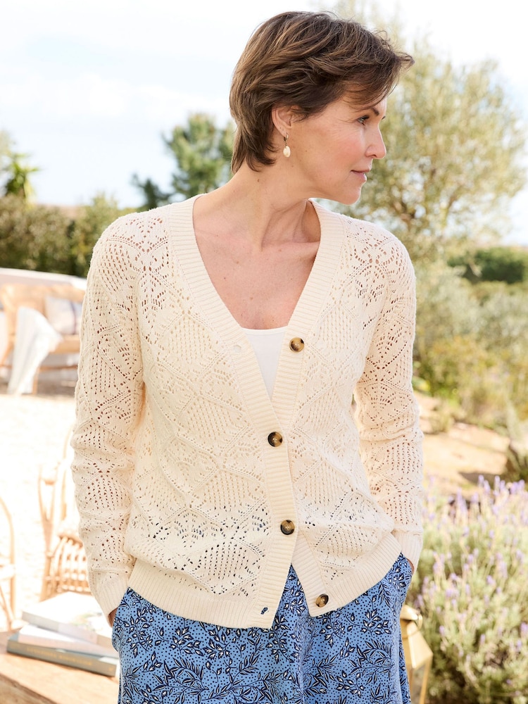 Cream - Cotton Traders Pointelle-Strickjacke - Bild 1 von 4 Cream - Cotton Traders Pointelle-Strickjacke - Bild 1 von 4