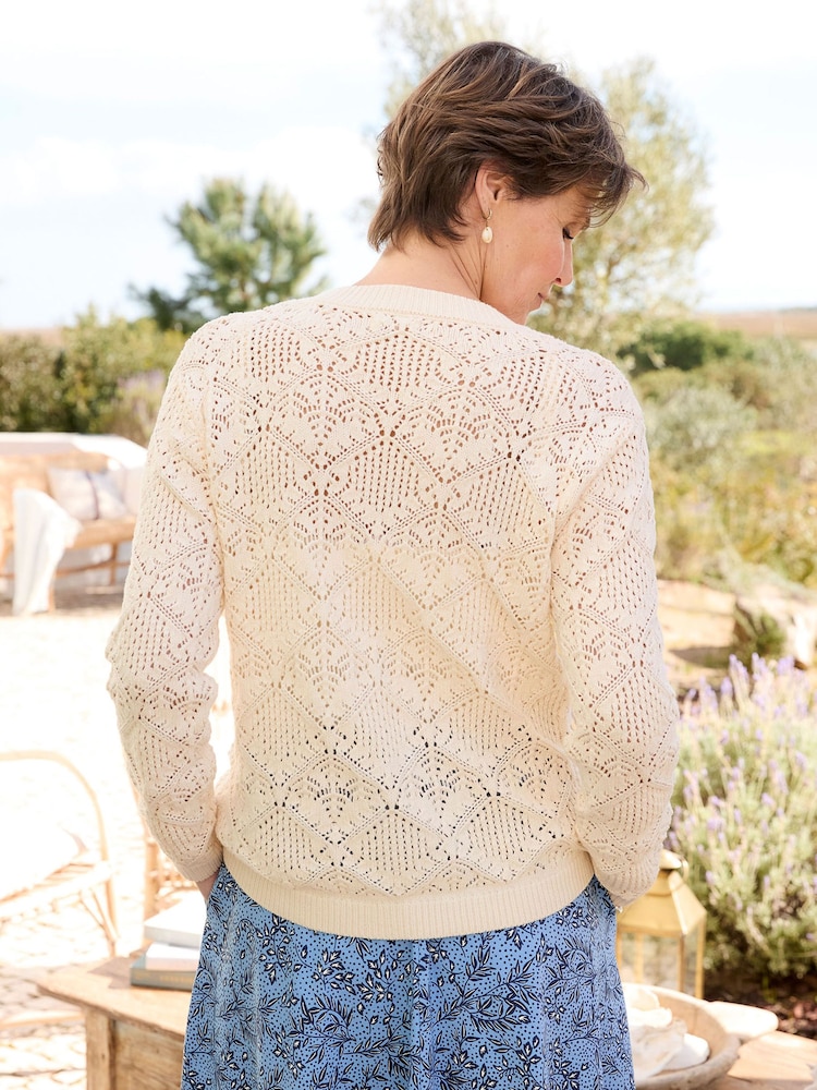 Cream - Cotton Traders Pointelle-Strickjacke - Bild 2 von 4 Cream - Cotton Traders Pointelle-Strickjacke - Bild 2 von 4