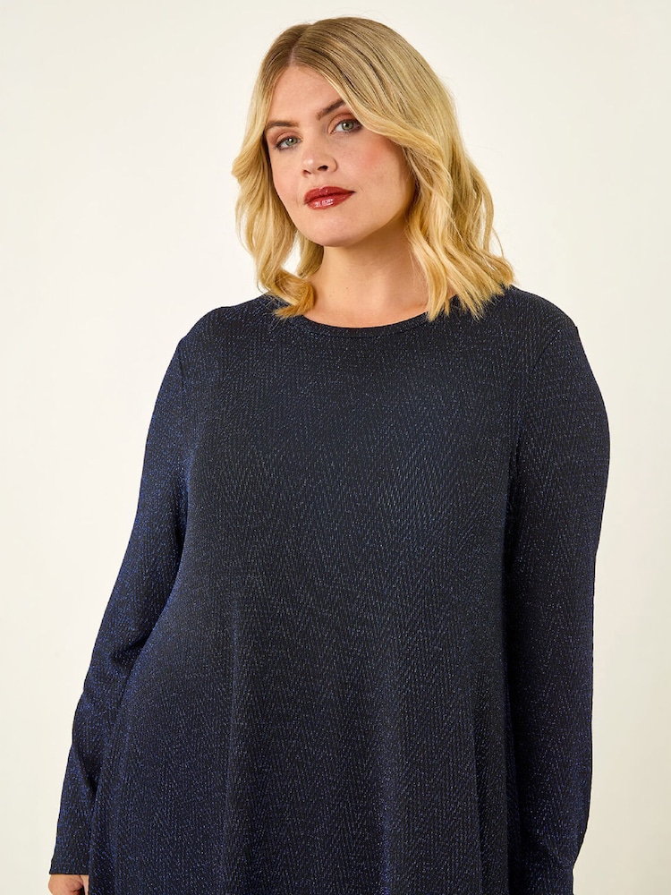 Azul - Blusa tipo túnica con dobladillo de gasa brillante y curva Roman - Imagen 4 de 4 Azul - Blusa tipo túnica con dobladillo de gasa brillante y curva Roman - Imagen 4 de 4