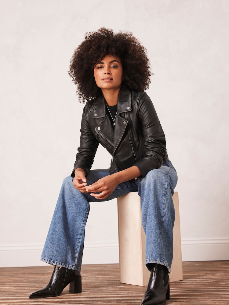 Mint Velvet Blue Light Indigo 100% Cotton Wide Jeans - Image 2 of 4 Mint Velvet Blue Light Indigo 100% Cotton Wide Jeans - Image 2 of 4