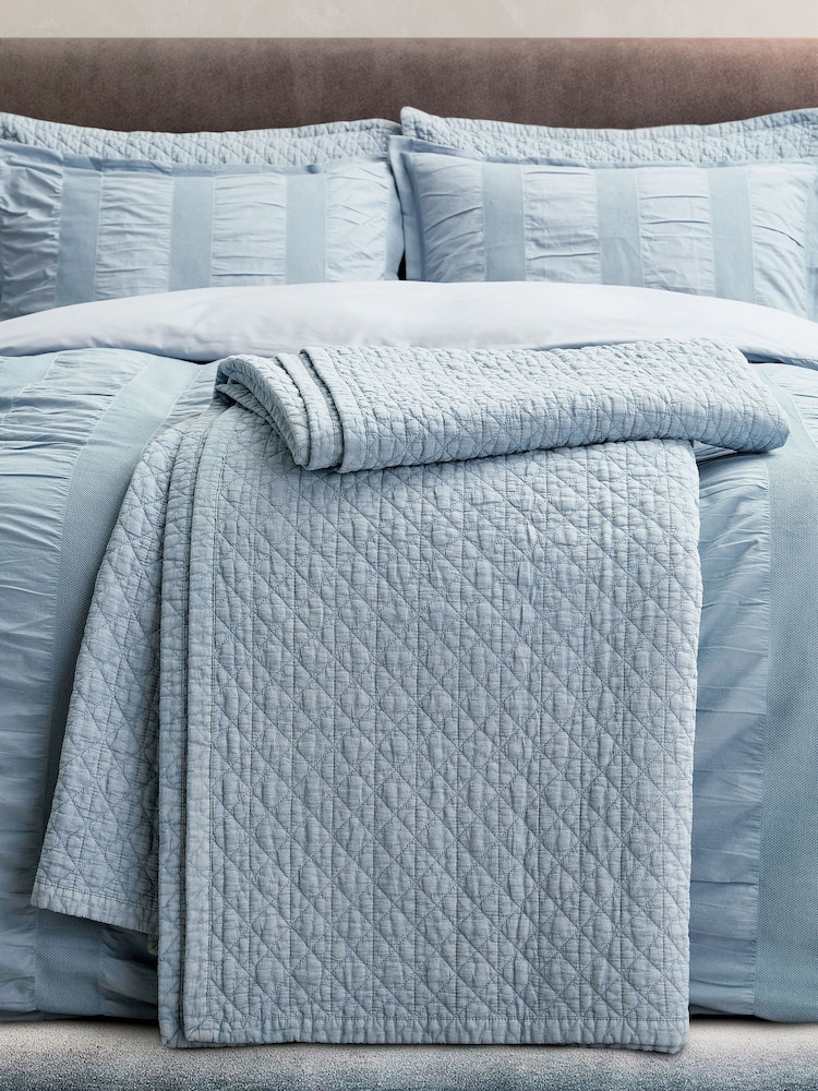 Bedeck of Belfast Stonewashed Quilted Throw - Image 1 de 5 Bedeck of Belfast Stonewashed Quilted Throw - Image 1 de 5