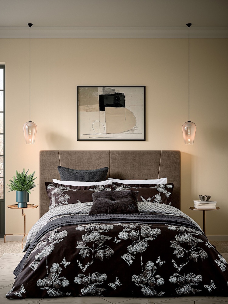 طقم غطاء لحاف وغطاء وسادة بنقشة زهور Narnia من Ted Baker - صورة 2 من 5 طقم غطاء لحاف وغطاء وسادة بنقشة زهور Narnia من Ted Baker - صورة 2 من 5