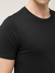 Svart - Vanlig passform - Essential Rund hals T-shirt i bomull - Bild 3 av 6