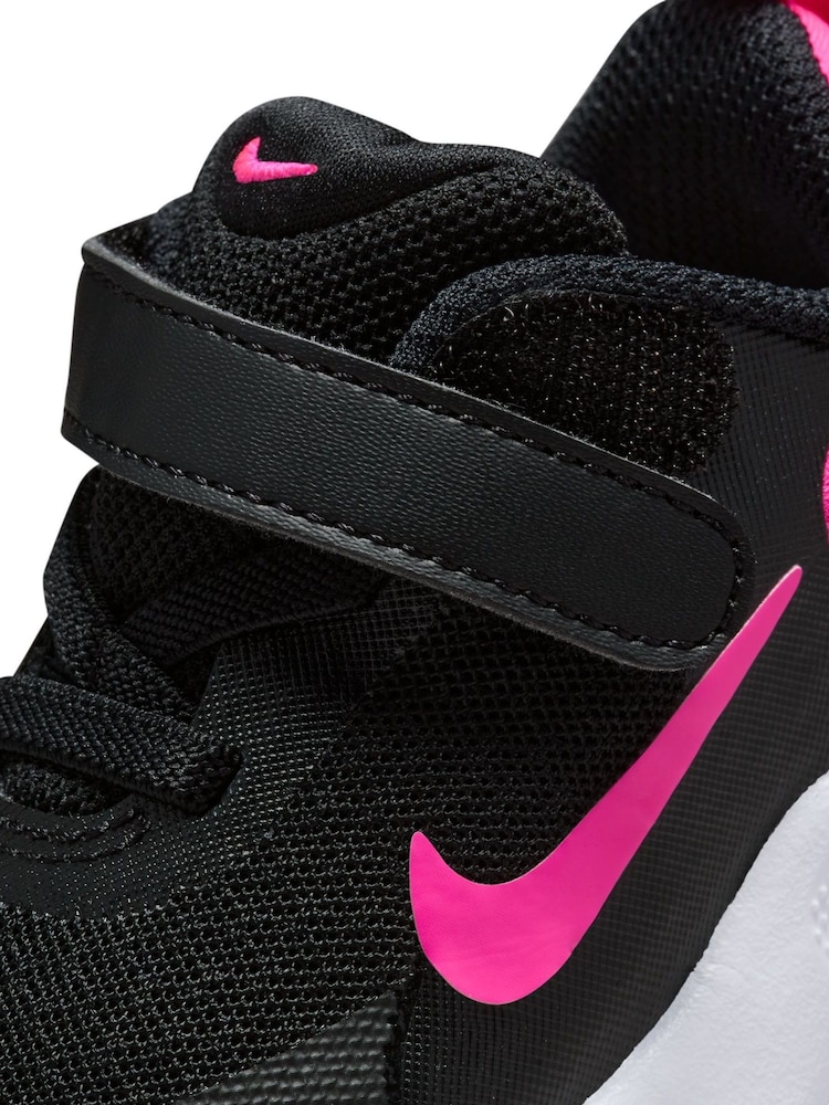 Schwarz und Pink - Nike Revolution 7 Sportschuhe für Kleinkinder - Bild 11 von 11 Schwarz und Pink - Nike Revolution 7 Sportschuhe für Kleinkinder - Bild 11 von 11