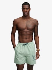 Shorts de baño de 16 pulgadas con logo estampado de Superdry - Imagen 1 de 8