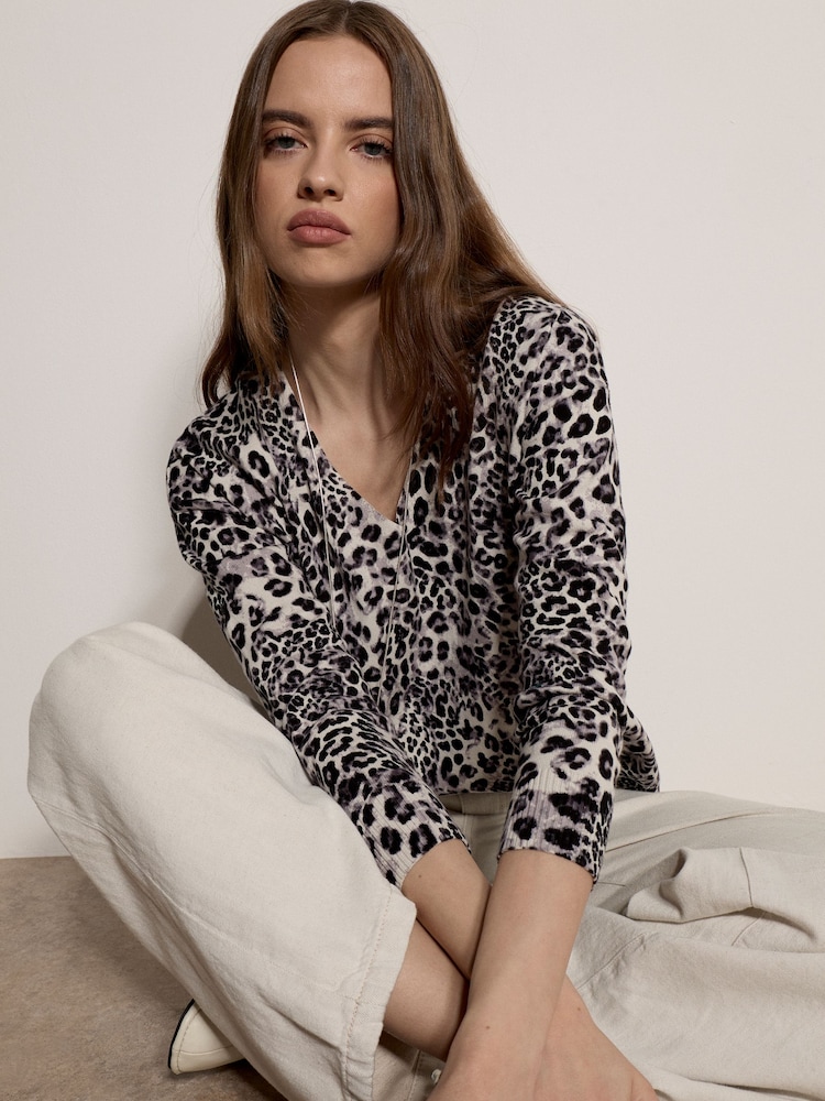 Magaan na Ribbed Jumper na May Apricot Leopard Print - Larawan 1 ng 4