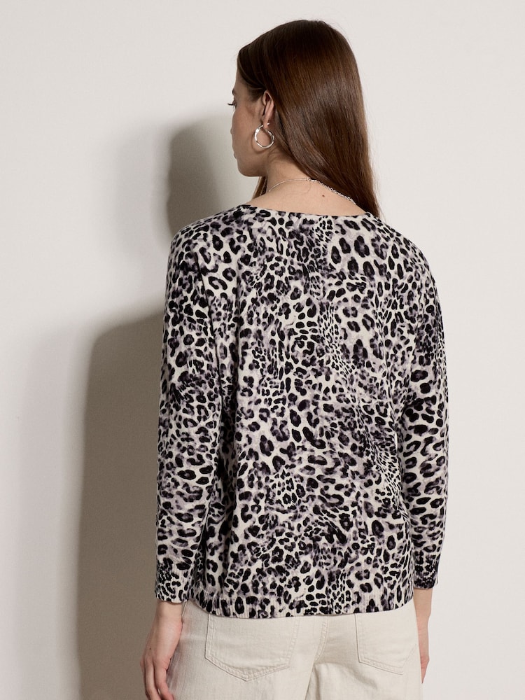 Magaan na Ribbed Jumper na May Apricot Leopard Print - Larawan 2 ng 4