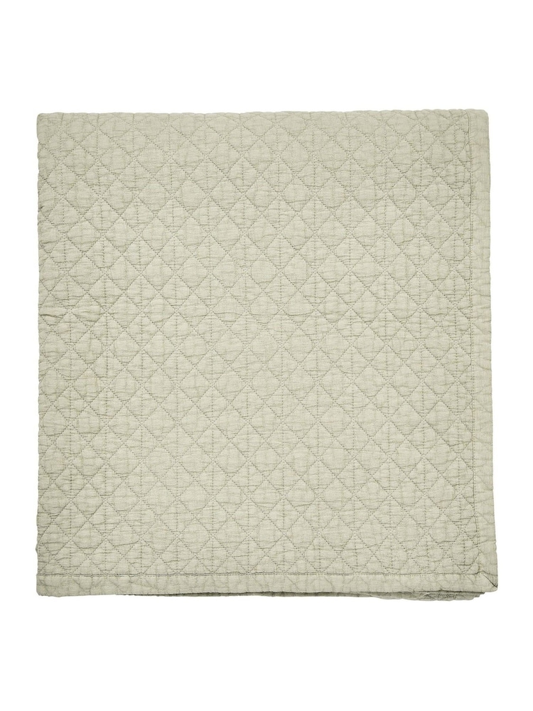 Bedeck of Belfast Stonewashed Quilted Throw - Image 2 de 5 Bedeck of Belfast Stonewashed Quilted Throw - Image 2 de 5