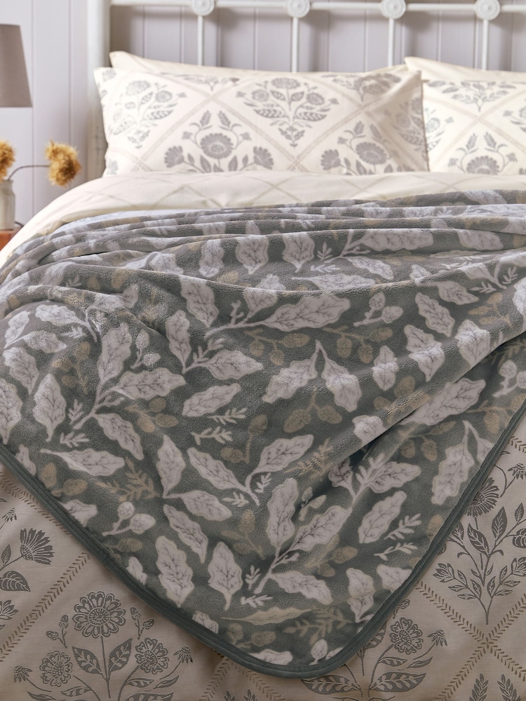 Helena Springfield Acorns Fleece Extra Cosy Throw - Bild 1 von 4 Helena Springfield Acorns Fleece Extra Cosy Throw - Bild 1 von 4