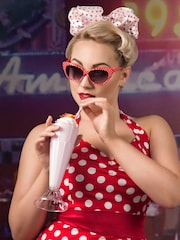 Virgin Experience Days 1950s Vintage Makeover and Photoshoot with voucher Gift Experience - Image 1 of 2