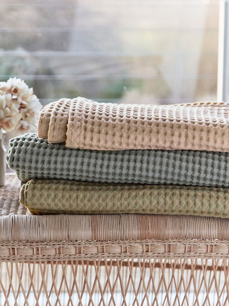 ABIGAIL AHERN x MURMUR Charcoal Tess Wonderfully Soft Waffle Throw - Image 2 of 5 ABIGAIL AHERN x MURMUR Charcoal Tess Wonderfully Soft Waffle Throw - Image 2 of 5