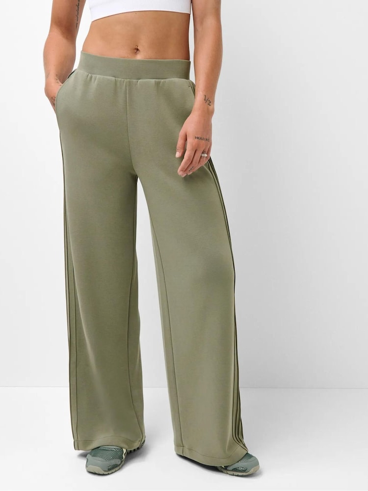 Sweaty Betty Green Sand Wash Wide Leg Pintuck Trouser - Image 2 of 6 Sweaty Betty Green Sand Wash Wide Leg Pintuck Trouser - Image 2 of 6