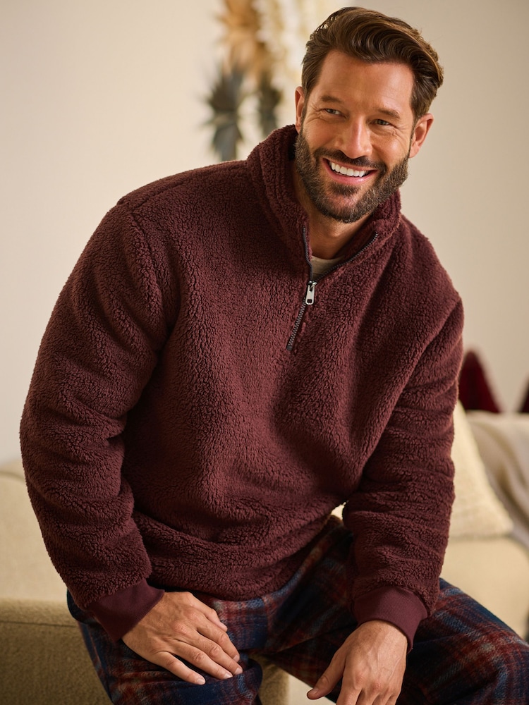 Burgunderrot - Fleece-Borg-Oberteil mit Viertelreißverschluss am Kragen - Bild 1 von 8 Burgunderrot - Fleece-Borg-Oberteil mit Viertelreißverschluss am Kragen - Bild 1 von 8