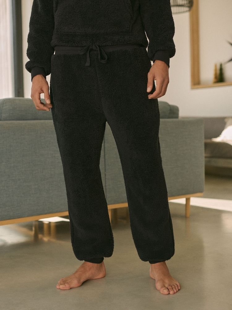 Черный - Флисовый искусственный мех Cuffed Joggers - Изображение 1 из 10 Черный - Флисовый искусственный мех Cuffed Joggers - Изображение 1 из 10