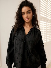 Schwarz - Bluse mit Schluppe und Blumenmuste - Bild 4 von 6