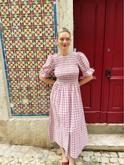 Amy Lynn Imogen Smocked Midaxi Dress in and White Window Pane Check - Bild 3 von 8