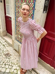 Amy Lynn Imogen Smocked Midaxi Dress in and White Window Pane Check - Bild 4 von 8