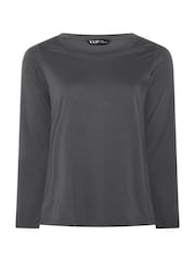 Yours Curve Green Long Sleeve Core T-Shirts 3 Pack - Image 8 of 9