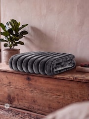 Deyongs Dark Ash Alnwick Throw - Image 2 of 3