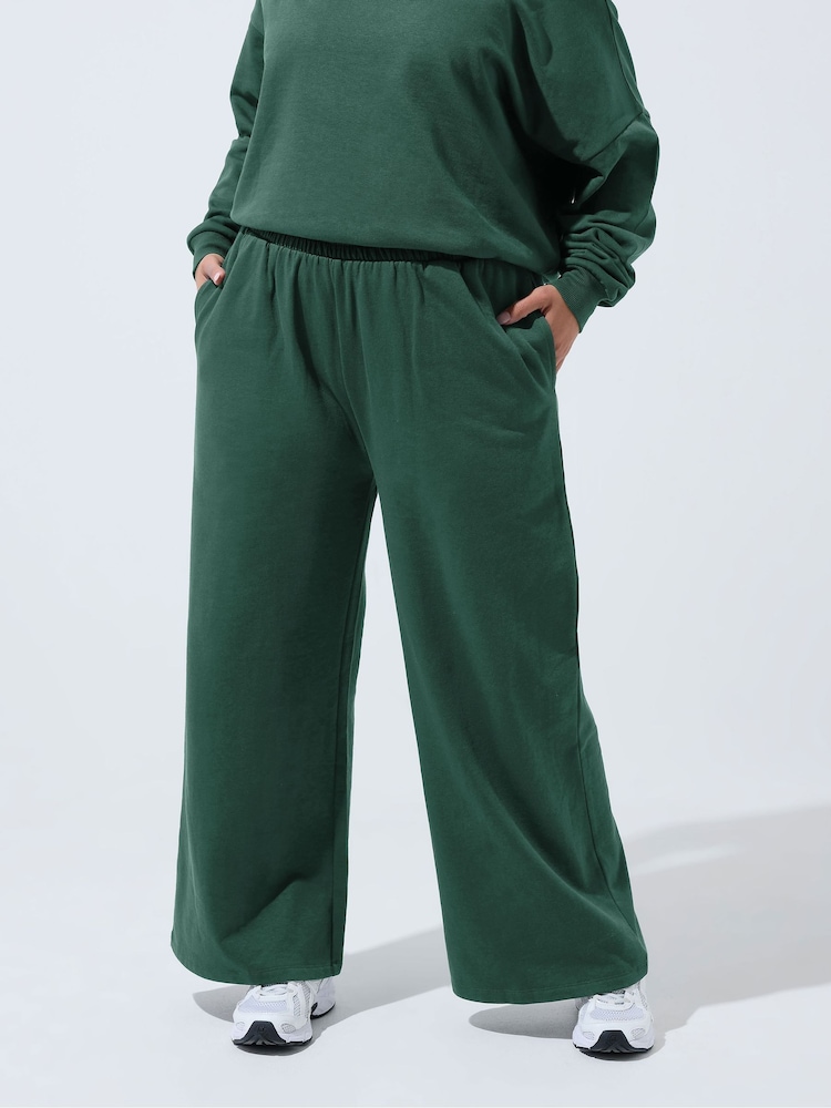 Verde - Pantalones de chándal a juego con pernera ancha Limited de Yours Curve - Imagen 1 de 6 Verde - Pantalones de chándal a juego con pernera ancha Limited de Yours Curve - Imagen 1 de 6