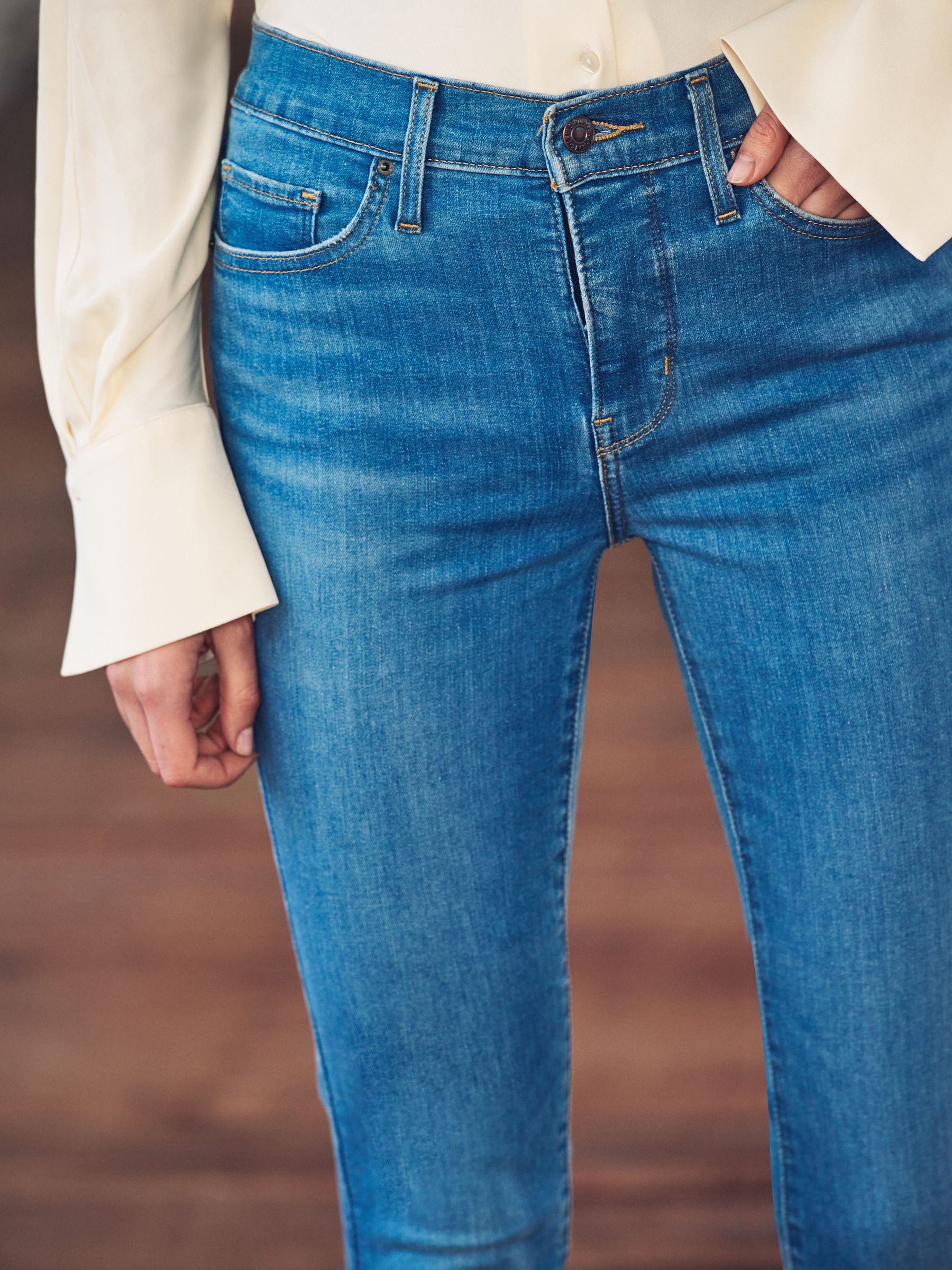 Buy Levi s Quebec Lake 310 Shaping Super Skinny Jeans from Next Luxembourg