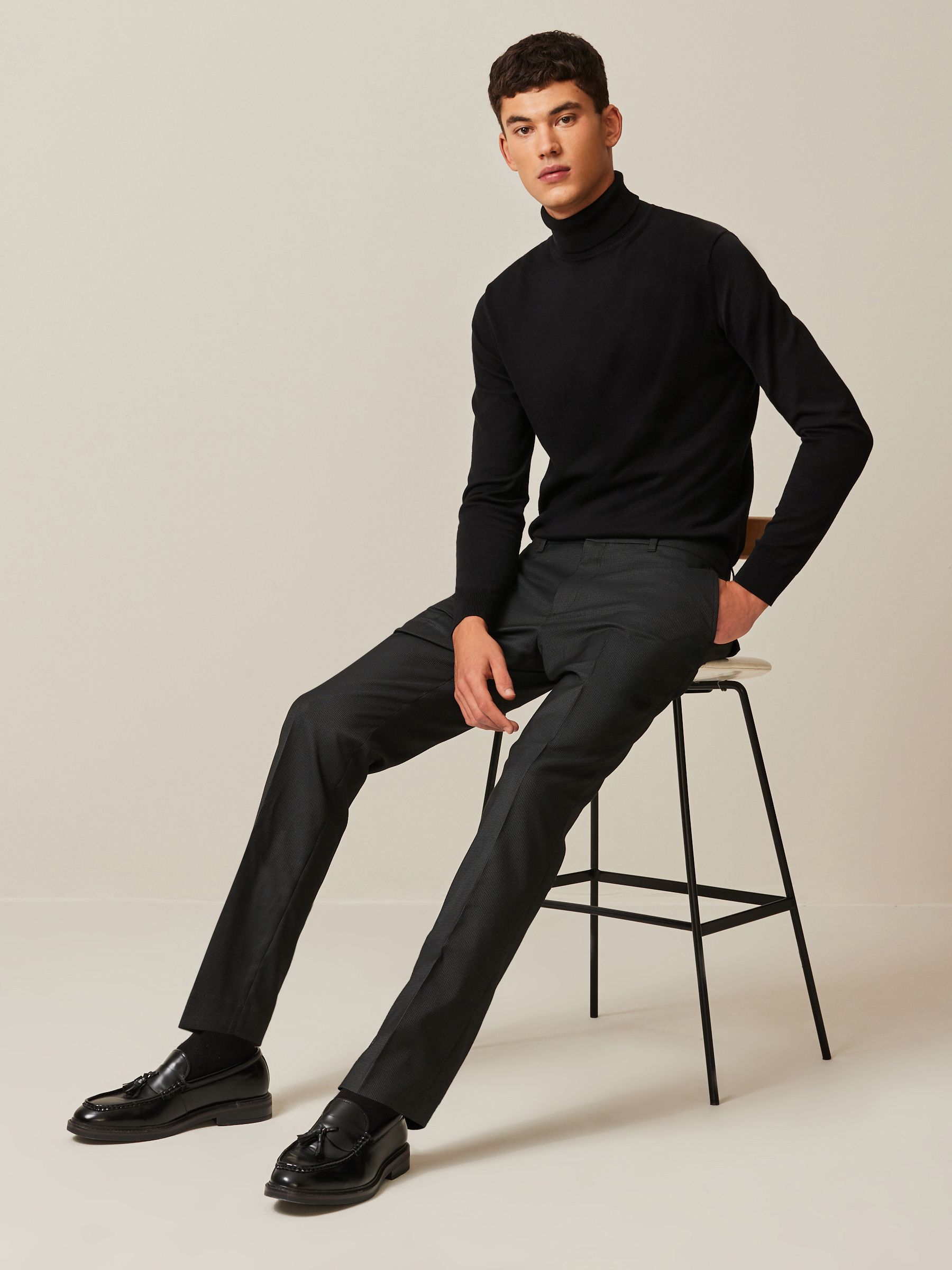 ブラックカジュアルパンツ スリムフィット Next：日本 ブラック - スリムフィット - テクスチャード