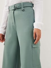 Enteneiblau - Elegante Cargohose mit Gürtel und weitem Bein​​​​​​​ - Bild 4 von 7