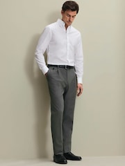 Gris oscuro - Pantalones de lana de alto rendimiento de corte ajustado de Charles Tyrwhitt - Imagen 2 de 6