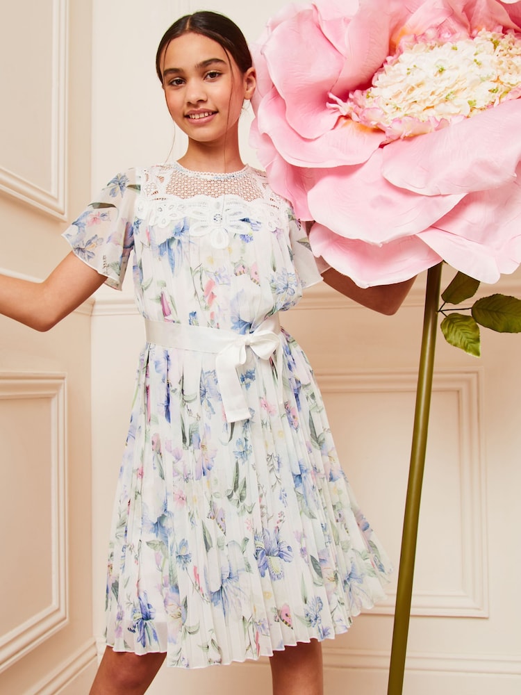 Weiß mit Muster - Lipsy Flatterärmeliges Plisseekleid (5-16 Jahre) - Bild 1 von 4