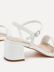 Blanco - Sandalias de tacón cuadrado con parte superior acanalada Toronto de Linzi - Imagen 5 de 5